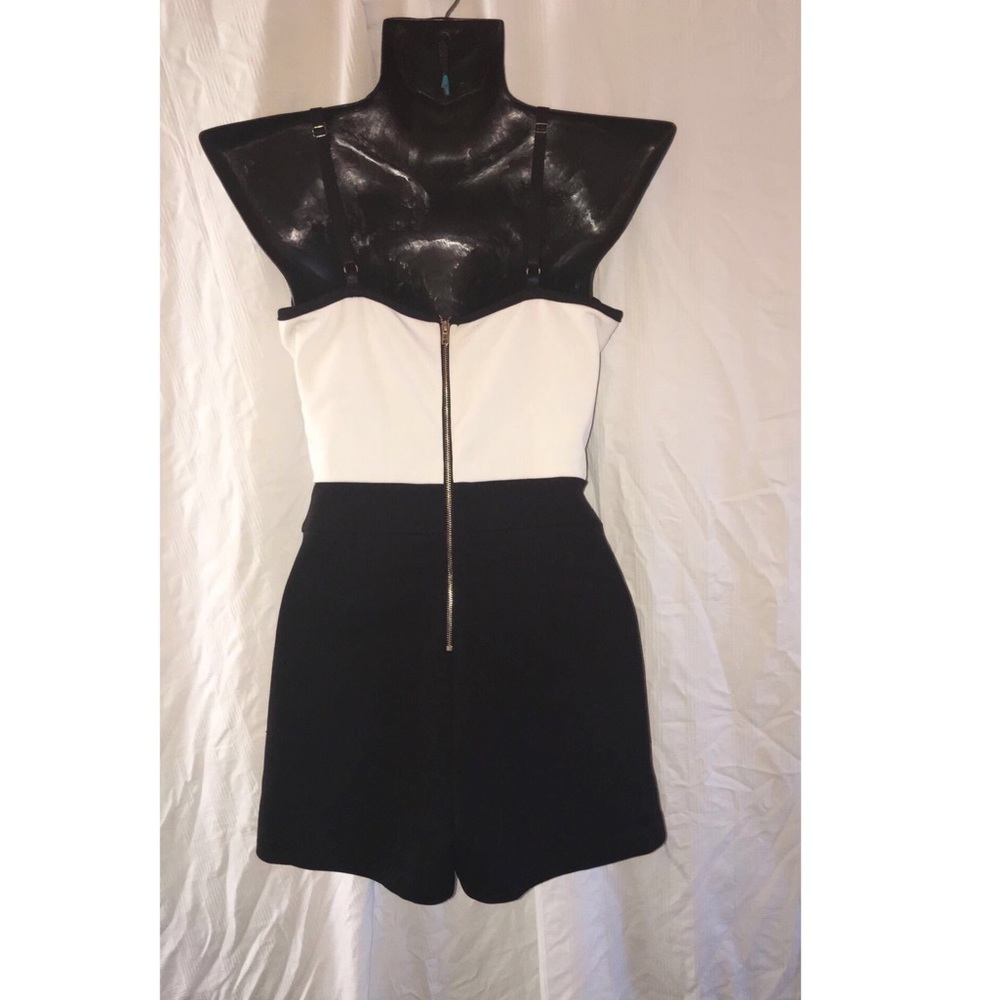 SOLD‼️ Nasty Gal Black & White Bustier Romper - Picture 3 of 5